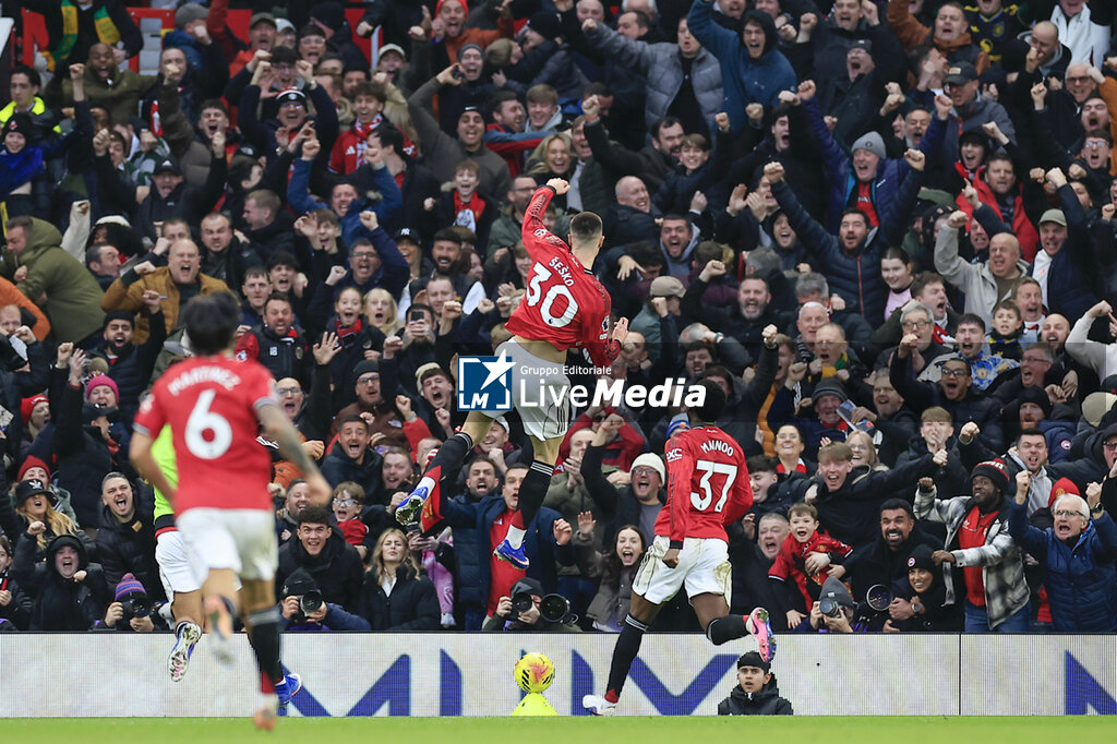 FOOTBALL - ENGLISH CHAMP - MANCHESTER UNITED v FULHAM - ENGLISH PREMIER LEAGUE - SOCCER