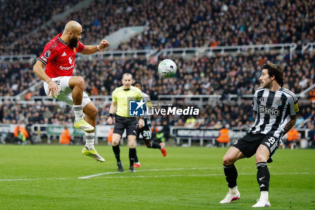 FOOTBALL - ENGLISH CHAMP - NEWCASTLE v MANCHESTER UNITED - ENGLISH PREMIER LEAGUE - SOCCER