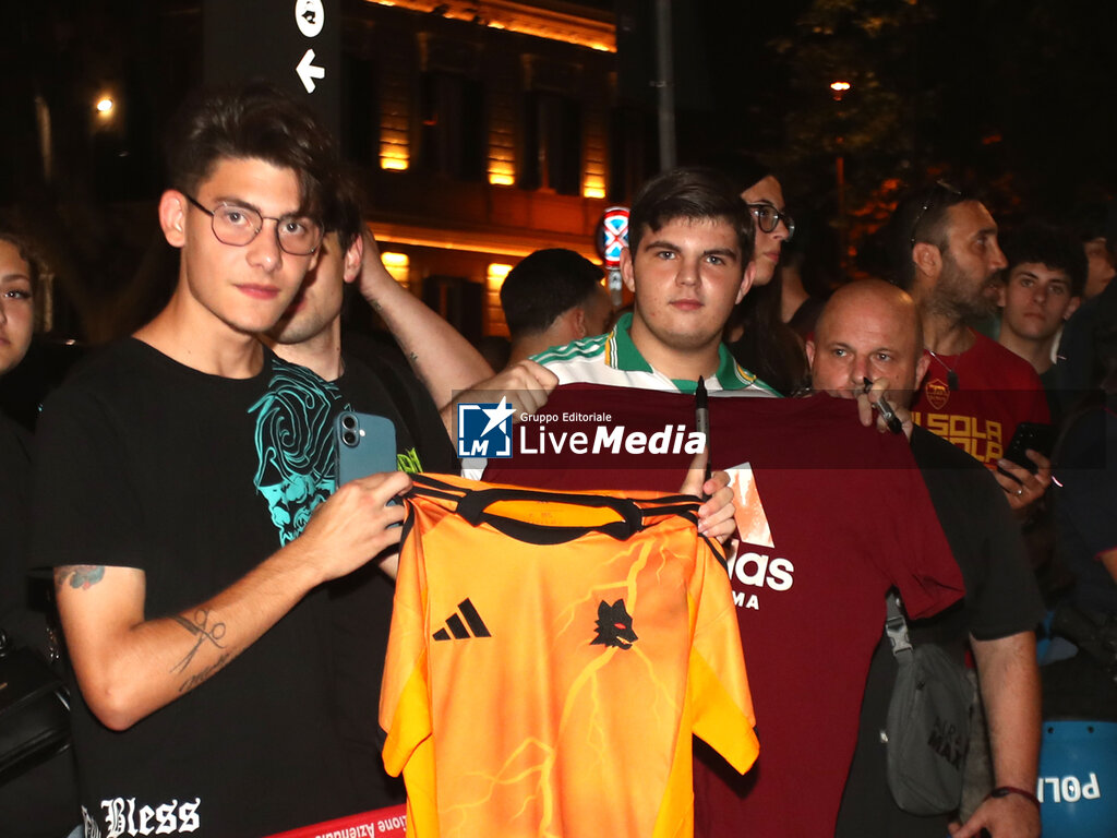 Arrival of Santiago Castro, new AS Roma signing - ITALIAN SERIE A - SOCCER
