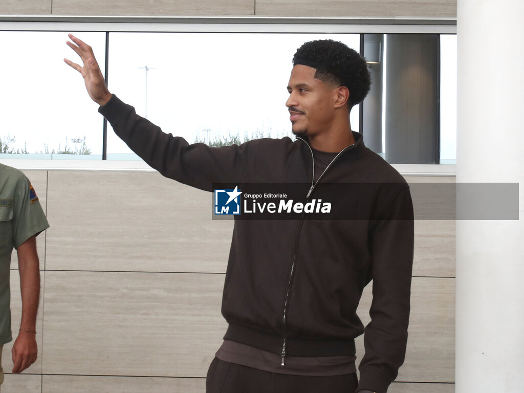 AS Roma - New signing Jayden Oosterwolde arrives - ITALIAN SERIE A - SOCCER