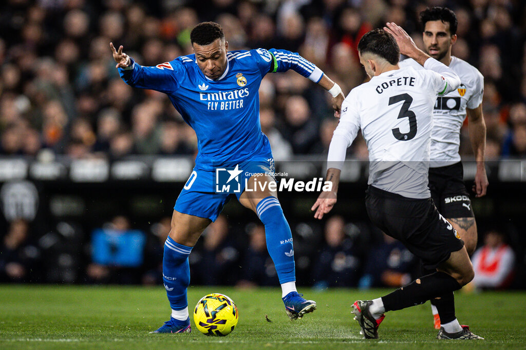 VALENCIA vs REAL MADRID - SPANISH LA LIGA - SOCCER