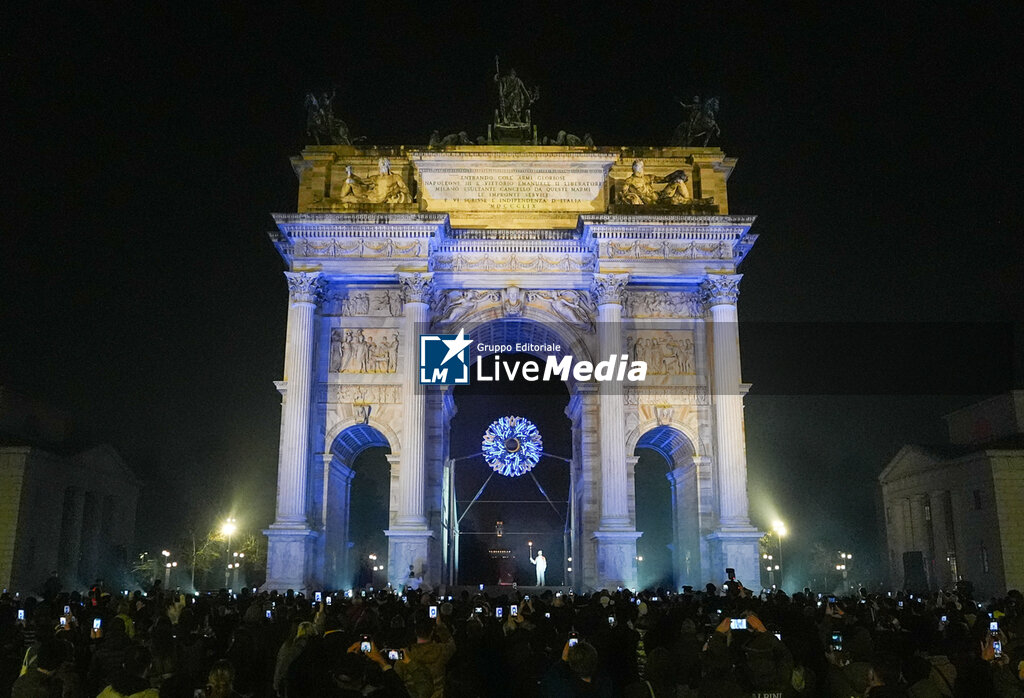 Winter paralympic flame lightshow - OLYMPIC WINTER GAMES MILANO-CORTINA 2026 - OLYMPIC GAMES