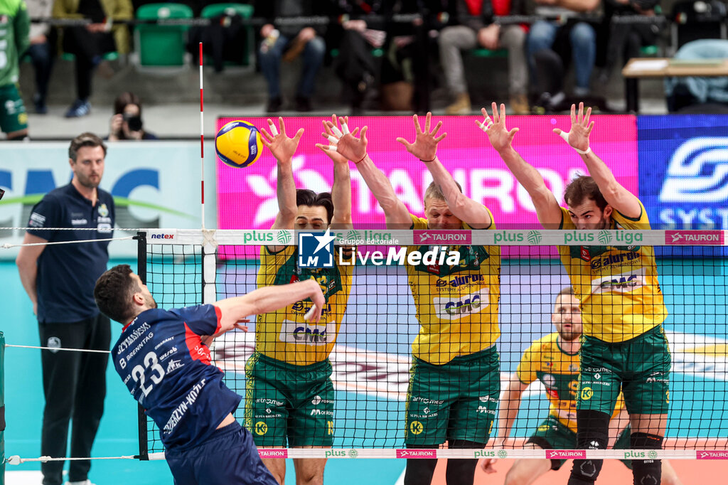 Aluron CMC Warta Zawiercie vs ZAKSA Kedzierzyn-Kozle - POLISH PLUSLIGA - VOLLEYBALL