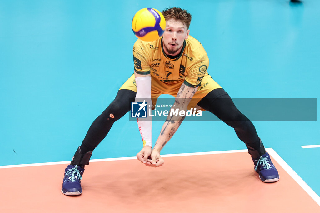 Aluron CMC Warta Zawiercie vs ZAKSA Kedzierzyn-Kozle - POLISH PLUSLIGA - VOLLEYBALL