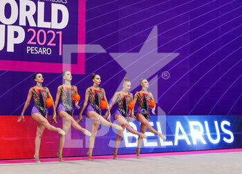 2021-05-28 - Belarus group team during the Rhythmic Gymnastics FIG World Cup 2021 Pesaro at Vitrifrigo Arena, Pesaro, Italy on May 28, 2021 - Photo FCI / Fabrizio Carabelli - RHYTHMIC GYMNASTICS WORLD CUP 2021 PESARO - GYMNASTICS - OTHER SPORTS