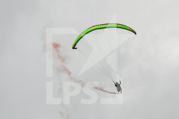 2019-08-14 - Show con i fumogeni - Acromax 2019 - AEROBATIC WORLD TOUR - PRE WORLDS - DAY 3 - PARAGLIDING - OTHER SPORTS