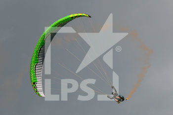2019-08-14 - Show con i fumogeni - Acromax 2019 - AEROBATIC WORLD TOUR - PRE WORLDS - DAY 3 - PARAGLIDING - OTHER SPORTS