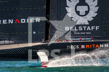 2020-12-15 - INEOS Team UK Britannia helmed by Sir Ben Ainslie during Official practice ahead of the Prada Christmas Cup on décember 15 2020, Auckland, New Zealand. Photo: Chris Cameron / DPPI - CHRISTMAS CUP 2020 - PRADA OFFICIAL PRACTICE - SAILING - OTHER SPORTS
