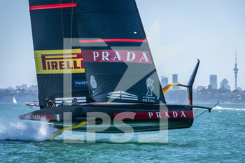 2020-12-15 - Luna Rossa Prada Pirelli Team enters the start box for a match against Emirates Team New Zealand during Official practice ahead of the Prada Christmas Cup on dÃ©cember 15 2020, Auckland, New Zealand. Photo: Chris Cameron / DPPI - CHRISTMAS CUP 2020 - PRADA OFFICIAL PRACTICE - SAILING - OTHER SPORTS
