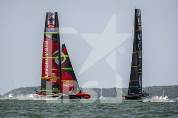 2020-12-16 - Emirates Team New Zealand plays catch up with INEOS Team UK after handing them a 40 second head start in the pre start. Race eight of the regatta during the Prada America's Cup World Series Auckland Race Day Two, on december 1 2020, Auckland, New Zealand. Photo: Chris Cameron / DPPI - PRADA AMERICA'S CUP WORLD SERIES 2020 & PRADA CHRISTMAS RACE 2020 - SAILING - OTHER SPORTS