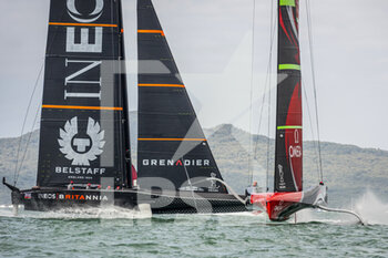 2020-12-16 - Emirates Team New Zealand over takes INEOS Team UK after handing them a 40 second head start in the pre start during the Prada America's Cup World Series Auckland Race Day Two, on december 1 2020, Auckland, New Zealand. Photo: Chris Cameron / DPPI - PRADA AMERICA'S CUP WORLD SERIES 2020 & PRADA CHRISTMAS RACE 2020 - SAILING - OTHER SPORTS