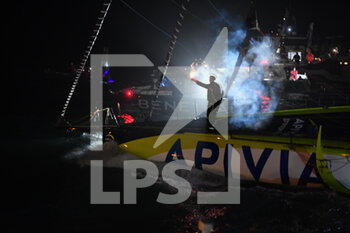 2021-01-27 - Charlie Dalin (fra) sailing on the Imoca Apivia during the arrival of the 2020-2021 Vendée Globe, 9th edition of the solo non-stop round the world yacht race, on January 27th 2021 in Les Sables-d'Olonne, France - Photo Christophe Favreau / DPPI - ARRIVAL OF THE 2020-2021 VENDéE GLOBE, 9TH EDITION OF THE SOLO NON-STOP ROUND THE WORLD YACHT RACE - SAILING - OTHER SPORTS