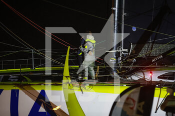 2021-01-27 - Charlie Dalin (fra) and his wife sailing on the Imoca Apivia during the arrival of the 2020-2021 VendÃ©e Globe, 9th edition of the solo non-stop round the world yacht race, on January 27th 2021 in Les Sables-d'Olonne, France - Photo Pierre Bouras / DPPI - ARRIVAL OF THE 2020-2021 VENDéE GLOBE, 9TH EDITION OF THE SOLO NON-STOP ROUND THE WORLD YACHT RACE - SAILING - OTHER SPORTS