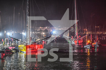 2021-01-27 - Charlie Dalin (fra) sailing on the Imoca Apivia finishing the VendÃ©e Globe 2020-2021 in 80 Days 06 Hours 15 minutes and 47 seconds, Yannick Bestaven (fra) winner sailing on the Imoca MaÃ®tre Coq IV during the arrival of the 2020-2021 VendÃ©e Globe 80 days, 03 heures, 44 minutes et 46 secondes during the arrival of the 2020-2021 VendÃ©e Globe, 9th edition of the solo non-stop round the world yacht race, on January 27th 2021 in Les Sables-d'Olonne, France - Photo Christophe Favreau / DPPI - ARRIVAL OF THE 2020-2021 VENDéE GLOBE, 9TH EDITION OF THE SOLO NON-STOP ROUND THE WORLD YACHT RACE - SAILING - OTHER SPORTS