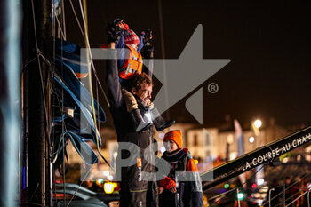 2021-01-27 - Thomas Ruyant (fra) sailing on the Imoca Linkedout finishing the Vendée Globe 2020-2021 in 80 Days 15 Hours 22 minutes and 01 seconds during the arrival of the 2020-2021 Vendée Globe, 9th edition of the solo non-stop round the world yacht race, on January 27th 2021 in Les Sables-d'Olonne, France - Photo Pierre Bouras / DPPI - ARRIVAL OF THE 2020-2021 VENDéE GLOBE, 9TH EDITION OF THE SOLO NON-STOP ROUND THE WORLD YACHT RACE - SAILING - OTHER SPORTS