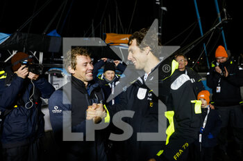 2021-01-27 - Charlie Dalin (fra) sailing on the Imoca Apivia finishing the Vendée Globe 2020-2021 in 80 Days 06 Hours 15 minutes and 47 seconds congratulates Thomas Ruyant (fra) sailing on the Imoca Linkedout finishing the Vendée Globe 2020-2021 in 80 Days 15 Hours 22 minutes and 01 seconds during the arrival of the 2020-2021 Vendée Globe, 9th edition of the solo non-stop round the world yacht race, on January 27th 2021 in Les Sables-d'Olonne, France - Photo Pierre Bouras / DPPI - ARRIVAL OF THE 2020-2021 VENDéE GLOBE, 9TH EDITION OF THE SOLO NON-STOP ROUND THE WORLD YACHT RACE - SAILING - OTHER SPORTS