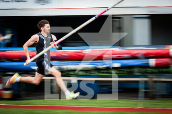 2021-07-11 - COPPELL Harry of GBR, pole vault during the 2021 Sotteville-lès-Rouen Athletics Meeting, Pro Athlé Tour Circuit on July 11, 2021 at Jean Adret stadium in Sotteville-lès-Rouen, France - Photo Ludovic Barbier / DPPI - 2021 SOTTEVILLE-LèS-ROUEN ATHLETICS MEETING, PRO ATHLé TOUR CIRCUIT - INTERNATIONALS - ATHLETICS