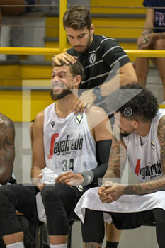 2019-08-30 - Kyle Weems ricorre alle cure del fisioterapista -  LIGNANO BASKET BH CUP 2019 - VIRTUS BOLOGNA VS HAPPY CASA BRINDISI - FRIENDLY MATCH - BASKETBALL
