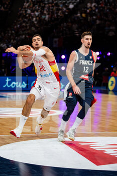 2021-07-10 - Alberto Abalde of Spain and Nando De Colo of France fight for the ball during the International Men's Friendly Basketball match between France and Spain on July 10, 2021 at AccorHotels Arena in Paris, France - Photo Melanie Laurent / A2M Sport Consulting / DPPI - INTERNATIONAL MEN'S FRIENDLY  MATCH - FRANCE VS SPAIN - FRIENDLY MATCH - BASKETBALL