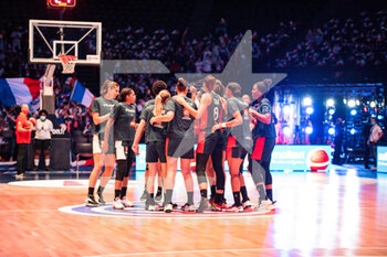 2021-07-10 - The players of France ahead of the International Women's Friendly Basketball match between France and Spain on July 10, 2021 at AccorHotels Arena in Paris, France - Photo Antoine Massinon / A2M Sport Consulting / DPPI - WOMEN'S FRIENDLY MATCH - FRANCE VS SPAIN - FRIENDLY MATCH - BASKETBALL
