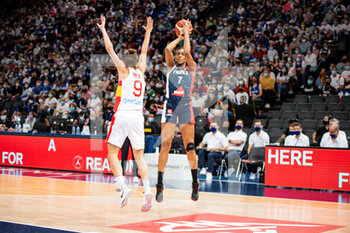 2021-07-10 - Laia Palau of Spain and Sandrine Gruda of France fight for the ball during the International Women's Friendly Basketball match between France and Spain on July 10, 2021 at AccorHotels Arena in Paris, France - Photo Antoine Massinon / A2M Sport Consulting / DPPI - WOMEN'S FRIENDLY MATCH - FRANCE VS SPAIN - FRIENDLY MATCH - BASKETBALL