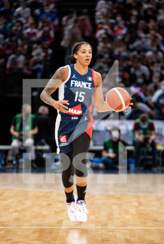2021-07-10 - Gabby Williams of France controls the ball during the International Women's Friendly Basketball match between France and Spain on July 10, 2021 at AccorHotels Arena in Paris, France - Photo Melanie Laurent / A2M Sport Consulting / DPPI - WOMEN'S FRIENDLY MATCH - FRANCE VS SPAIN - FRIENDLY MATCH - BASKETBALL