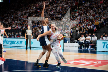 2021-07-10 - Valeriane Vukosavljevic of France and Raquel Carrera of Spain fight for the ball during the International Women's Friendly Basketball match between France and Spain on July 10, 2021 at AccorHotels Arena in Paris, France - Photo Melanie Laurent / A2M Sport Consulting / DPPI - WOMEN'S FRIENDLY MATCH - FRANCE VS SPAIN - FRIENDLY MATCH - BASKETBALL