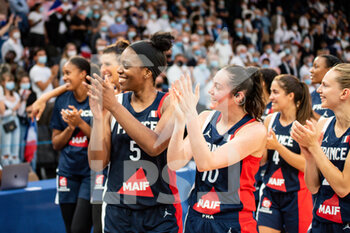2021-07-10 - Endy Miyem of France and Sarah Michel of France celebrate the victory with the fans after the International Women's Friendly Basketball match between France and Spain on July 10, 2021 at AccorHotels Arena in Paris, France - Photo Melanie Laurent / A2M Sport Consulting / DPPI - WOMEN'S FRIENDLY MATCH - FRANCE VS SPAIN - FRIENDLY MATCH - BASKETBALL