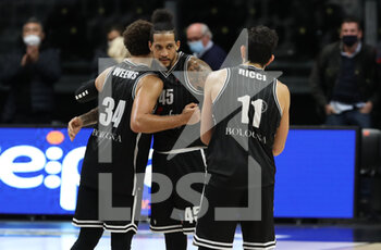2020-10-21 - 21/10/2020 - Kyle Weems of Virtus Segafredo Bologna jubilates with teammates at the end of the Eurocup match Virtus Segafredo Bologna Vs As Monaco - Photo Michele Nucci  - VIRTUS SEGAFREDO BOLOGNA VS AS MONACO - EUROCUP - BASKETBALL