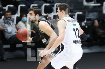 2020-11-20 - Giampaolo Ricci of Virtus Segafredo Bologna (L) in action thwarted by Gabrielius Maldunas of Lietkabelis - VIRTUS BOLOGNA VS LIETKABELIS - EUROCUP - BASKETBALL