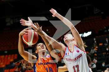 2021-03-18 - Celeste Trahan Davis of Valencia Basket and Haley Peters of ESBVA-LM during the Women's EuroCup, quarter-final basketball match between Valencia Basket and ESBVA-LM on March 18, 2021 at Fuente de San Luis pavilion in Valencia, Spain - Photo Ivan Terron / Spain DPPI / DPPI - VALENCIA BASKET AND ESBVA-LM - EUROCUP - BASKETBALL
