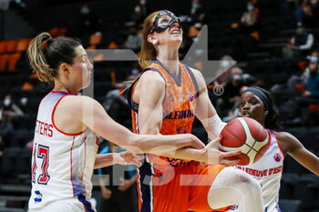 2021-03-18 - Laura Gil of Valencia Basket and Haley Peters of ESBVA-LM during the Women's EuroCup, quarter-final basketball match between Valencia Basket and ESBVA-LM on March 18, 2021 at Fuente de San Luis pavilion in Valencia, Spain - Photo Ivan Terron / Spain DPPI / DPPI - VALENCIA BASKET AND ESBVA-LM - EUROCUP - BASKETBALL