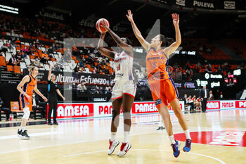 2021-03-18 - Mousdandy Djaldi-Tabdi of ESBVA-LM and Cristina Ouvina of Valencia during the Women's EuroCup, quarter-final basketball match between Valencia Basket and ESBVA-LM on March 18, 2021 at Fuente de San Luis pavilion in Valencia, Spain - Photo Ivan Terron / Spain DPPI / DPPI - VALENCIA BASKET AND ESBVA-LM - EUROCUP - BASKETBALL