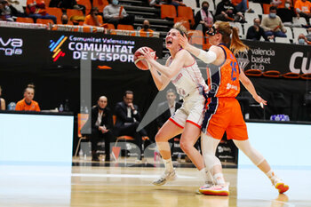 2021-03-18 - Haley Peters of ESBVA-LM and Laura Gil of Valencia Basket during the Women's EuroCup, quarter-final basketball match between Valencia Basket and ESBVA-LM on March 18, 2021 at Fuente de San Luis pavilion in Valencia, Spain - Photo Ivan Terron / Spain DPPI / DPPI - VALENCIA BASKET AND ESBVA-LM - EUROCUP - BASKETBALL