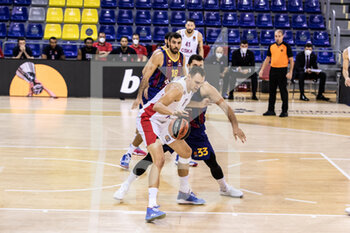 2020-10-01 - Johannes Voigtmann of CSKA Moscow competes with Nikola Mirotic of Fc Barcelona during the Turkish Airlines EuroLeague Basketball match between Fc Barcelona and CSKA Moscow on October 01, 2020 at Palau Blaugrana in Barcelona, Spain - Photo Javier Borrego / Spain DPPI / DPPI - FC BARCELONA VS CSKA MOSCOW - EUROLEAGUE - BASKETBALL