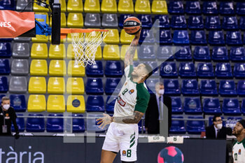 2020-10-15 - Zach Auguste of Panathinaikos OPAP warming up before the Turkish Airlines EuroLeague basketball match between Fc Barcelona and Panathinaikos OPAP on October 15, 2020 at Palau Blaugrana in Barcelona, Spain - Photo Javier Borrego / Spain DPPI / DPPI - FC BARCELONA VS PANATHINAIKOS OPAP - EUROLEAGUE - BASKETBALL
