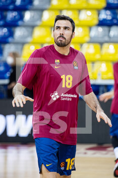 2020-10-23 - Pierre Oriola of FC Barcelona warms up before the Turkish Airlines EuroLeague basketball match between Fc Barcelona and Real Madrid on October 23, 2020 at Palau blaugrana in Barcelona, Spain - Photo Marc Gonzalez Aloma / Spain DPPI / DPPI - FC BARCELONA VS REAL MADRID - EUROLEAGUE - BASKETBALL