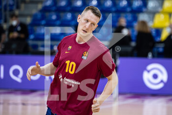 2020-10-23 - Rolands Smits of FC Barcelona warms up before the Turkish Airlines EuroLeague basketball match between Fc Barcelona and Real Madrid on October 23, 2020 at Palau blaugrana in Barcelona, Spain - Photo Marc Gonzalez Aloma / Spain DPPI / DPPI - FC BARCELONA VS REAL MADRID - EUROLEAGUE - BASKETBALL