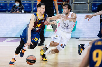 2020-10-23 - Thomas Heurtel of FC Barcelona and Sergio Llull of Real Madrid during the Turkish Airlines EuroLeague basketball match between Fc Barcelona and Real Madrid on October 23, 2020 at Palau blaugrana in Barcelona, Spain - Photo Marc Gonzalez Aloma / Spain DPPI / DPPI - FC BARCELONA VS REAL MADRID - EUROLEAGUE - BASKETBALL