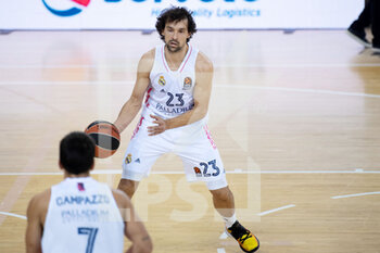 2020-10-23 - Sergio Llull of Real Madrid during the Turkish Airlines EuroLeague basketball match between Fc Barcelona and Real Madrid on October 23, 2020 at Palau blaugrana in Barcelona, Spain - Photo Marc Gonzalez Aloma / Spain DPPI / DPPI - FC BARCELONA VS REAL MADRID - EUROLEAGUE - BASKETBALL
