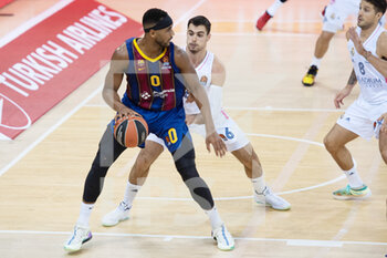 2020-10-23 - Brandon Davies of FC Barcelona and Alberto Abalde of Real Madrid during the Turkish Airlines EuroLeague basketball match between Fc Barcelona and Real Madrid on October 23, 2020 at Palau blaugrana in Barcelona, Spain - Photo Marc Gonzalez Aloma / Spain DPPI / DPPI - FC BARCELONA VS REAL MADRID - EUROLEAGUE - BASKETBALL