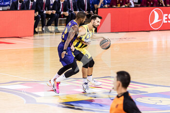 2020-11-12 - Leo Westermann of Fenerbahce Beko Istambul and Cory Higgins of Fc Barcelona during the Turkish Airlines EuroLeague basketball match between Fc Barcelona and Fenerbahce Beko Istambul on November 12, 2020 at Palau Blaugrana in Barcelona, Spain - Photo Javier Borrego / Spain DPPI / DPPI - FC BARCELONA AND FENERBAHCE BEKO ISTAMBUL - EUROLEAGUE - BASKETBALL