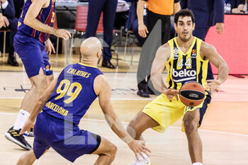 2020-11-12 - Ahmet Duverioglu of Fenerbahce Beko Istambul and Nick Calathes of Fc Barcelona during the Turkish Airlines EuroLeague basketball match between Fc Barcelona and Fenerbahce Beko Istambul on November 12, 2020 at Palau Blaugrana in Barcelona, Spain - Photo Javier Borrego / Spain DPPI / DPPI - FC BARCELONA AND FENERBAHCE BEKO ISTAMBUL - EUROLEAGUE - BASKETBALL