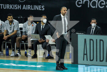 2020-12-04 - Terence Parker, head coach of Asvel Lyon-Villeurbanne during the Turkish Airlines Euroleague basketball match between Real Madrid and LDLC ASVEL on December 04, 2020 at WiZink Center in Madrid, Spain - Photo Irina R Hipolito / Spain DPPI / DPPI - REAL MADRID VS LDLC ASVEL - EUROLEAGUE - BASKETBALL