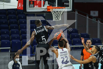 2020-12-04 - Charles Kahudi of Asvel Lyon-Villeurbanne and Walter Samuel Tavares da Veiga of Real Madrid fight for the ball during the Turkish Airlines Euroleague basketball match between Real Madrid and LDLC ASVEL on December 04, 2020 at WiZink Center in Madrid, Spain - Photo Irina R Hipolito / Spain DPPI / DPPI - REAL MADRID VS LDLC ASVEL - EUROLEAGUE - BASKETBALL