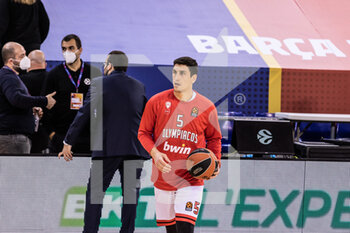 2020-12-08 - Giannoulis Larentzakis of Olympiacos Piraeus warming up before the Turkish Airlines EuroLeague basketball match between Fc Barcelona and Olympiacos Piraeus on December 8, 2020 at Palau Blaugrana in Barcelona, Spain - Photo Javier Borrego / Spain DPPI / DPPI - FC BARCELONA VS OLYMPIACOS PIRAEUS - EUROLEAGUE - BASKETBALL