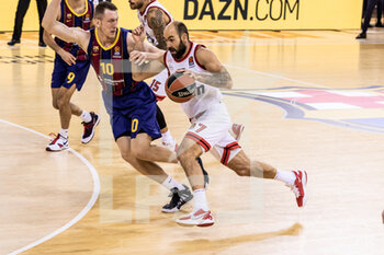 2020-12-08 - Vassilis Spanoulis of Olympiacos Piraeus drives with Rolands Smits of Fc Barcelona during the Turkish Airlines EuroLeague basketball match between Fc Barcelona and Olympiacos Piraeus on December 8, 2020 at Palau Blaugrana in Barcelona, Spain - Photo Javier Borrego / Spain DPPI / DPPI - FC BARCELONA VS OLYMPIACOS PIRAEUS - EUROLEAGUE - BASKETBALL