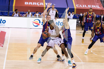 2020-12-11 - Zach LeDay of AX Armani Exchange Milanfights with Thomas Heurtel of Fc Barcelona and Rolands Smits of Fc Barcelona during the Turkish Airlines EuroLeague basketball match between Fc Barcelona and AX Armani Exchange Milan on December 11, 2020 at Palau Blaugrana in Barcelona, Spain - Photo Javier Borrego / Spain DPPI / DPPI - FC BARCELONA VS AX ARMANI EXCHANGE MILAN - EUROLEAGUE - BASKETBALL