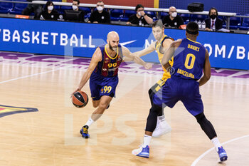 2020-12-16 - Nick Calathes of Fc Barcelona in action during the Turkish Airlines EuroLeague basketball match between Fc Barcelona and BC Khimki Moscow Region on December 16, 2020 at Palau Blaugrana in Barcelona, Spain - Photo Javier Borrego / Spain DPPI / DPPI - FC BARCELONA VS BC KHIMKI MOSCOW REGION - EUROLEAGUE - BASKETBALL