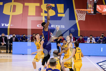 2020-12-16 - Brandon Davies of Fc Barcelona shoot to basket during the Turkish Airlines EuroLeague basketball match between Fc Barcelona and BC Khimki Moscow Region on December 16, 2020 at Palau Blaugrana in Barcelona, Spain - Photo Javier Borrego / Spain DPPI / DPPI - FC BARCELONA VS BC KHIMKI MOSCOW REGION - EUROLEAGUE - BASKETBALL